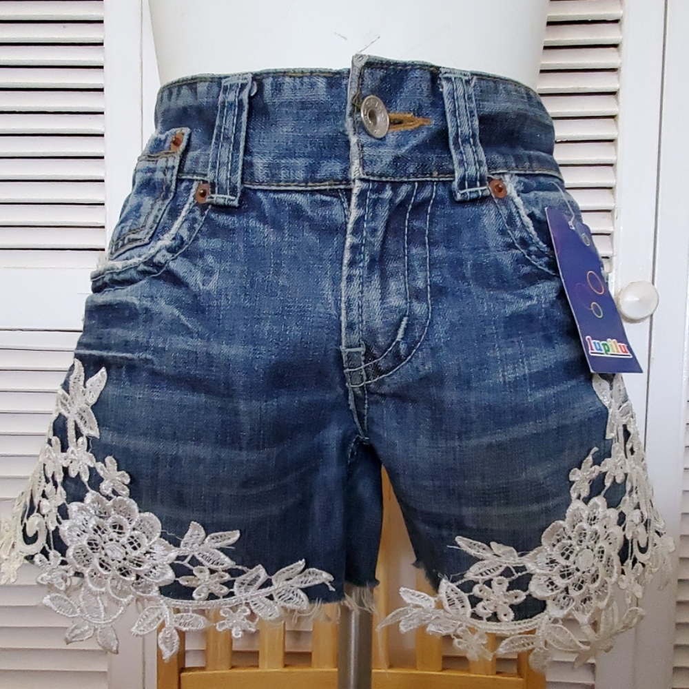 Denim shorts w/lace front